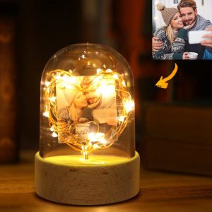 stolp met verlichting en foto
