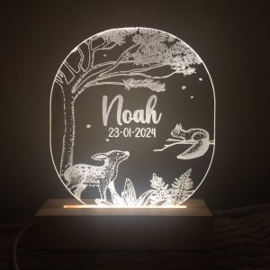 Woodland nachtlampje voor de kinderkamer met naam en datum