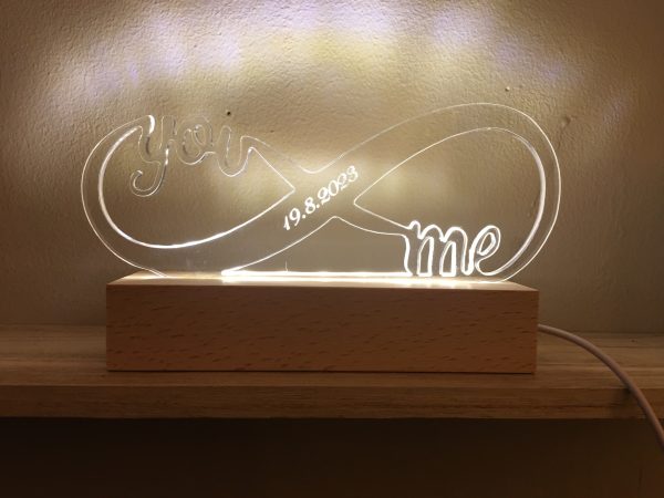infinity naamlamp van acryl met tekst gepersonaliseerd