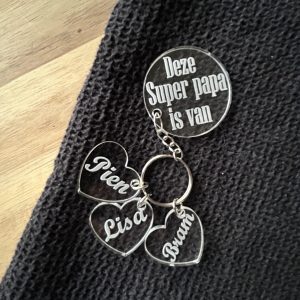 Super papa sleutelhanger met namen en hartjes gepersonaliseerd