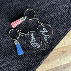 hartjes sleutelhanger met breuk en namen gepersonaliseerd
